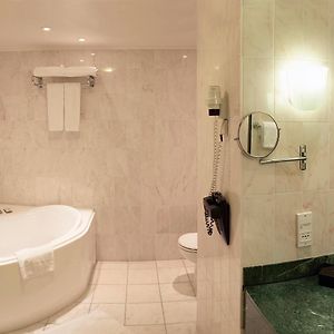 Ambassador King Suite